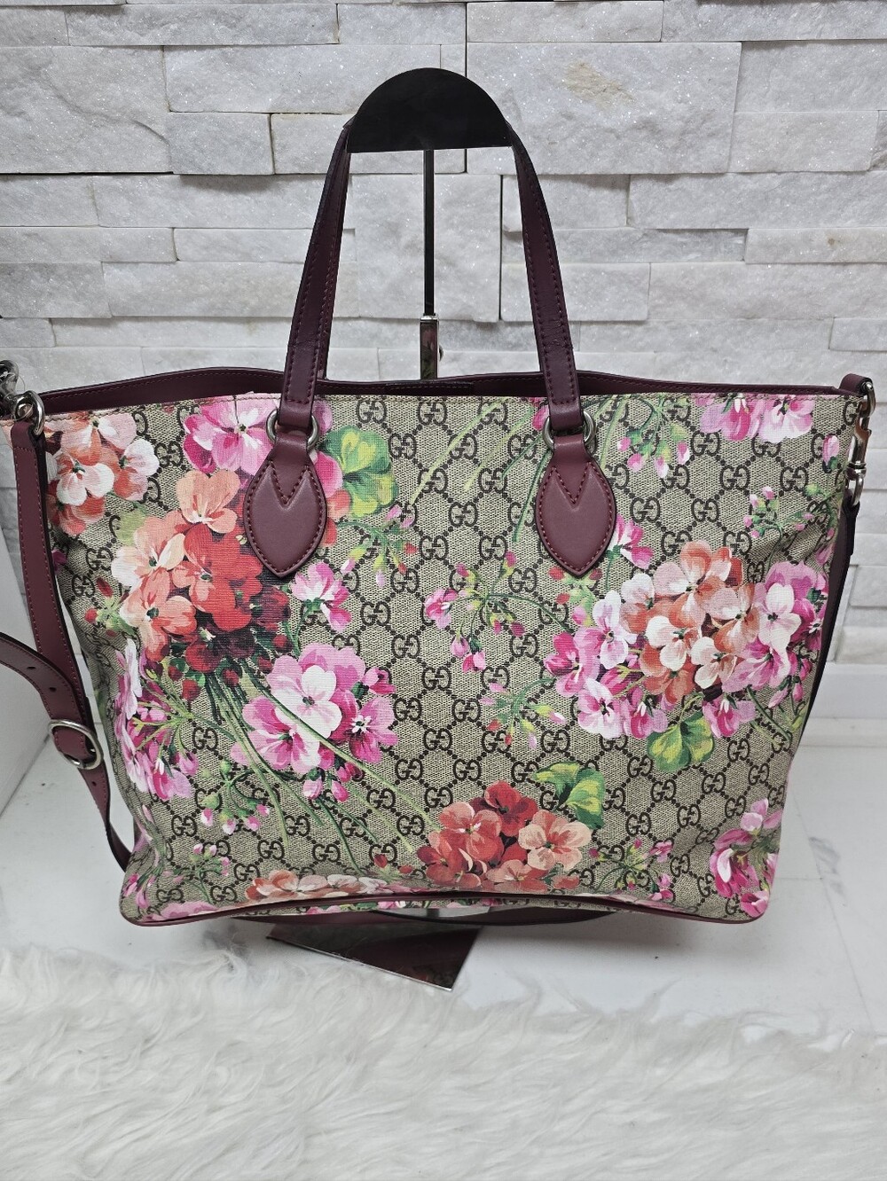 Gucci Floral GG Supreme Canvas Tote in Pink and Burgundy - Picture 5 of 15